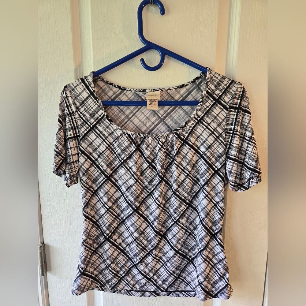 Covington Black And White Fitted Blouse with Peter Pan Collar